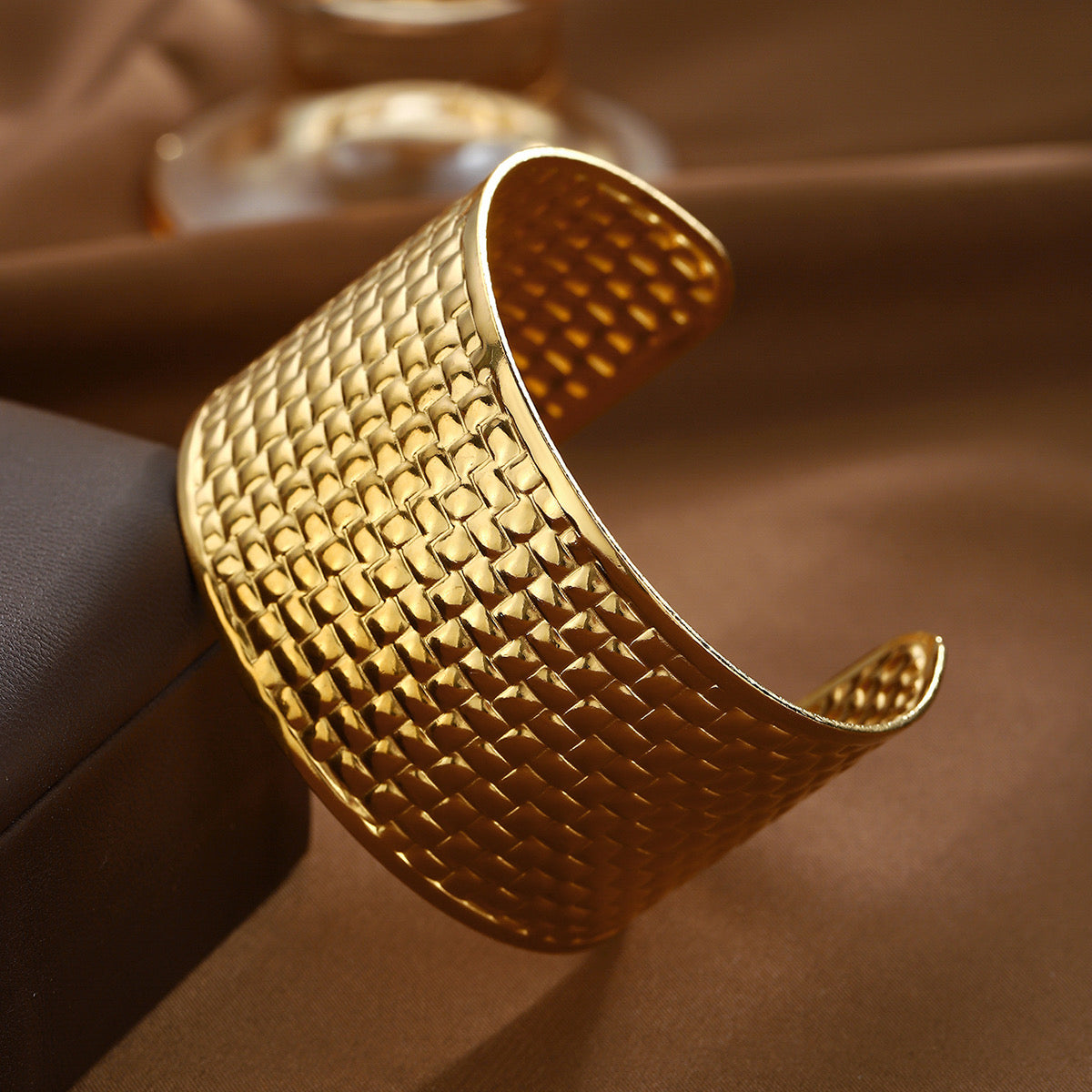 Moana chunky 18k gold bangle
