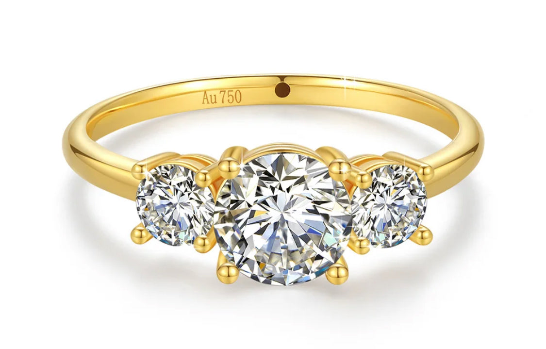 Julia 18k Gold 3 stones round cut ring