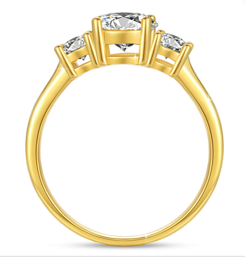 Julia 18k Gold 3 stones round cut ring