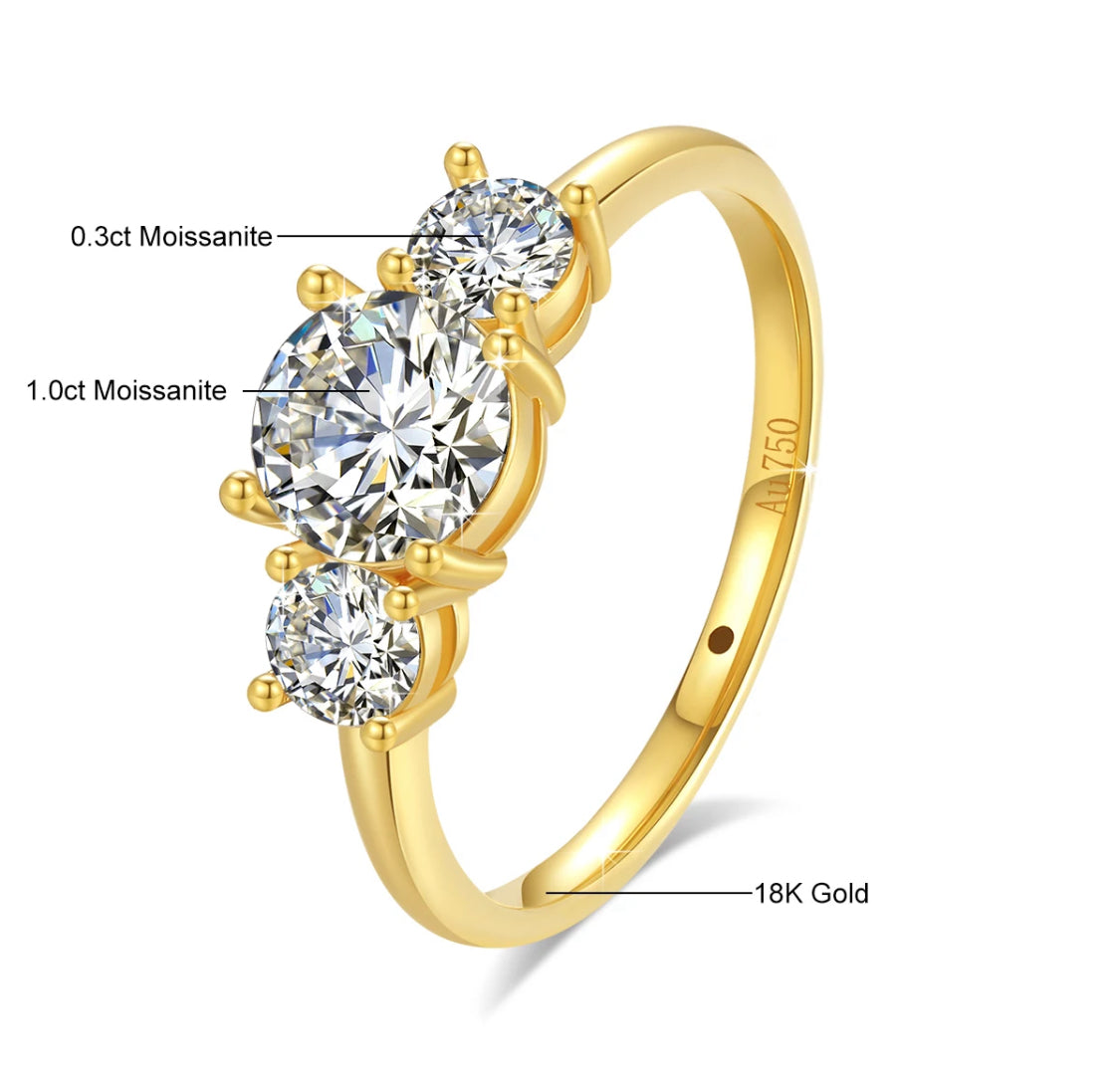 Julia 18k Gold 3 stones round cut ring