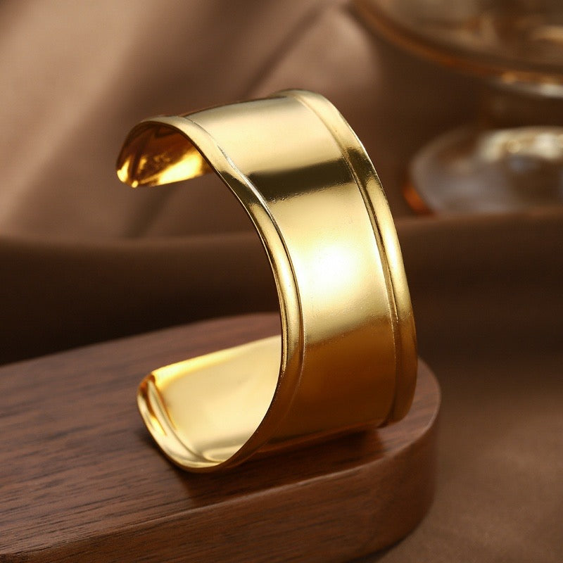 Naina thick bangle 18k gold