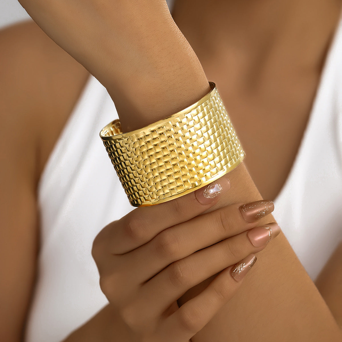 Moana chunky 18k gold bangle